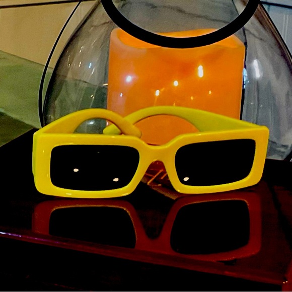 Dolce & Gabbana Yellow Sunglasses👀🥳🥳❌❌ - Picture 2 of 6